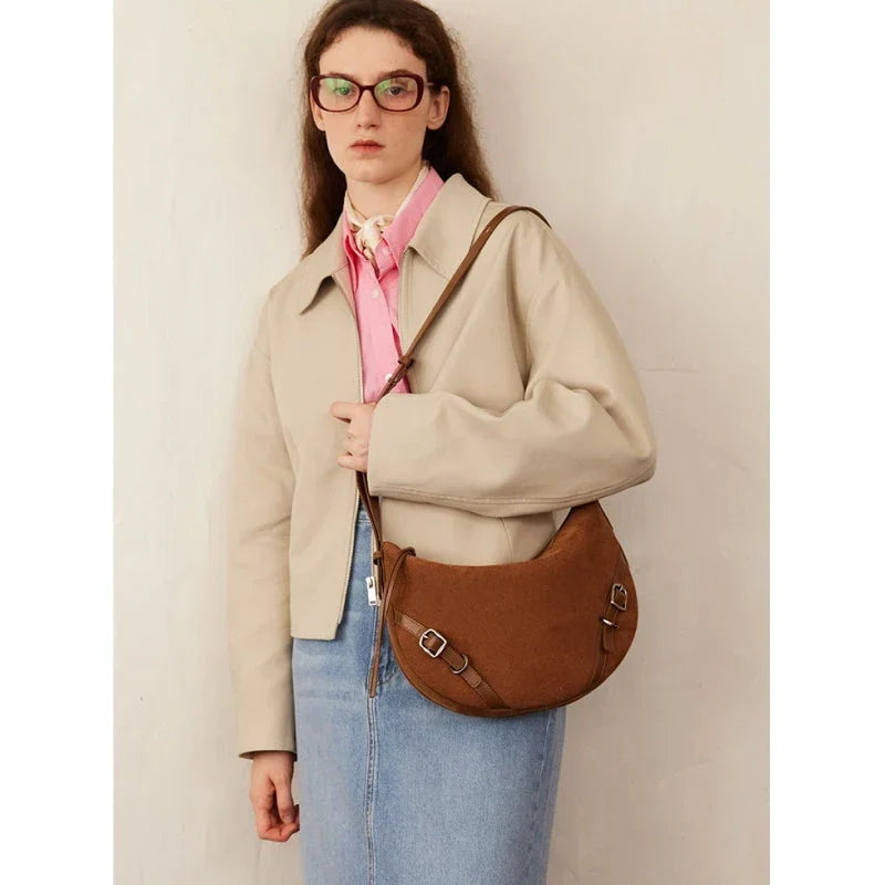 Elegant and versatile shoulder and crossbody bag in black, featuring a chic design, spacious compartments, and premium leather construction.