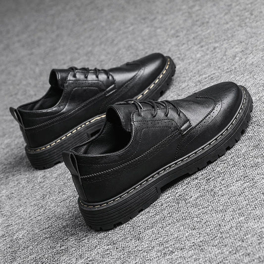 Sophisticated British-style leather casual shoes for men, featuring a sleek silhouette and premium construction.