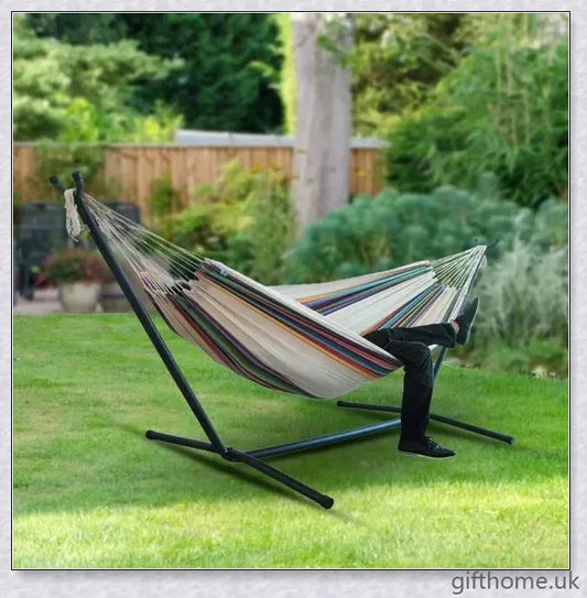 A generously-sized canvas camping hammock that can support up to 200 kg, ideal for outdoor relaxation and adventure