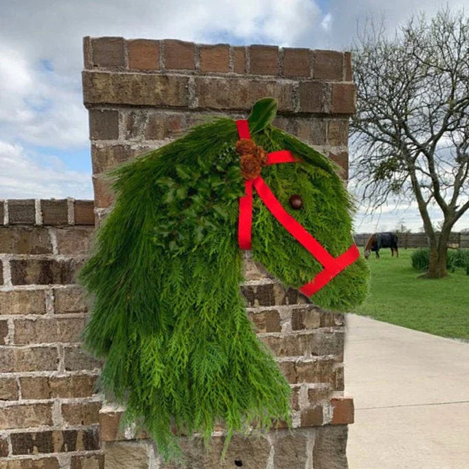 Charming farmhouse-style Christmas wreath with double horse head design and simulation pine branches