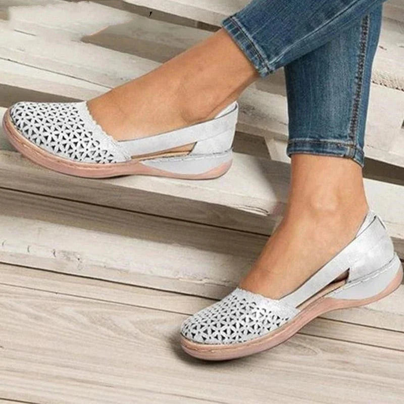 Fashionable hollow-out Baotou sandals for women in various colours and sizes