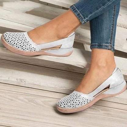 Fashionable hollow-out Baotou sandals for women in various colours and sizes