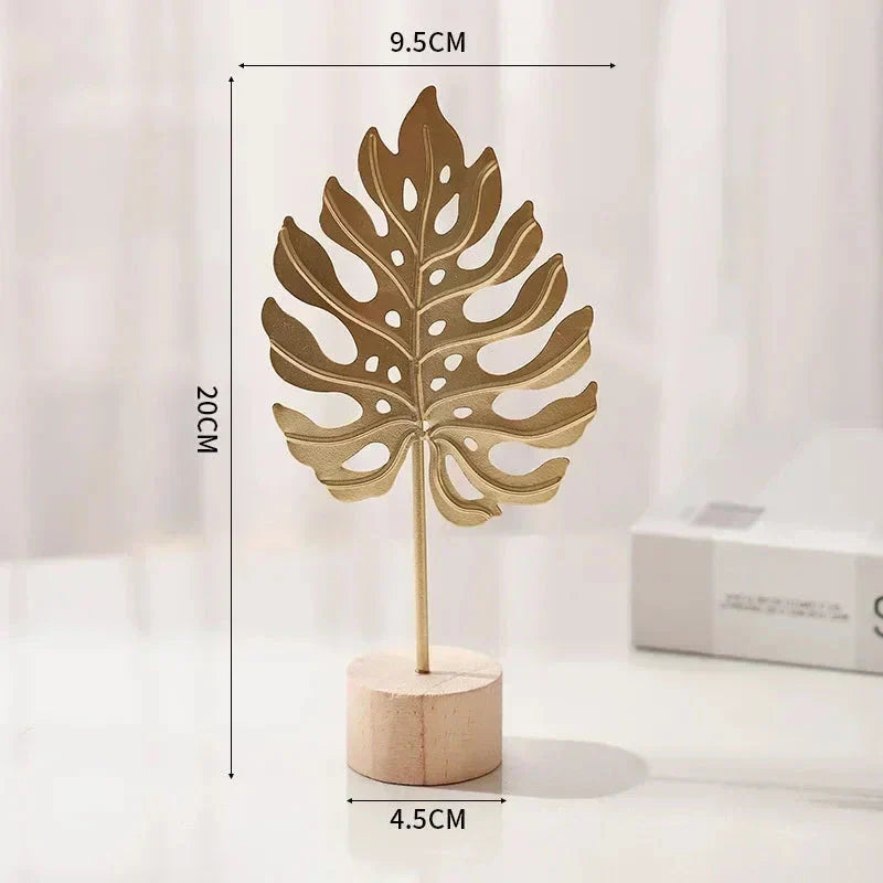 Elegant Nordic-style ginkgo leaf iron wall decor with intricate leaf motif and sleek metal construction