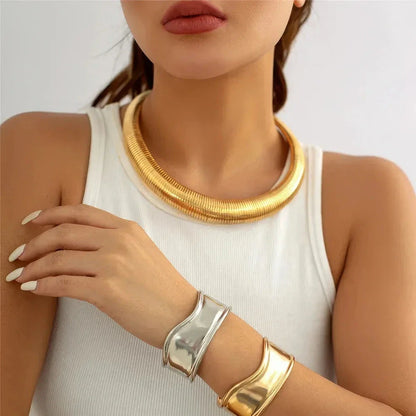 Captivating spiral chunky choker necklace in gold and silver colours, featuring a bold, geometric design for a unique, statement-making look.