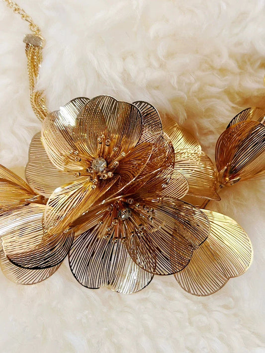 Elegant metal flower tassel earrings and necklace set in gold colour