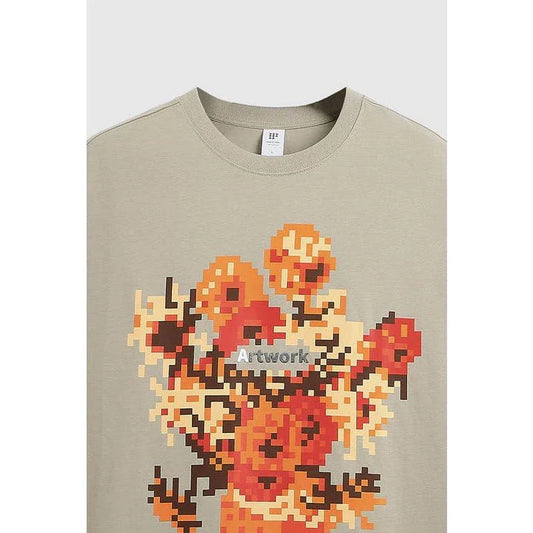 A metallic sunflower print t-shirt in khaki, featuring a classic O-neck and short sleeves for a timeless style.