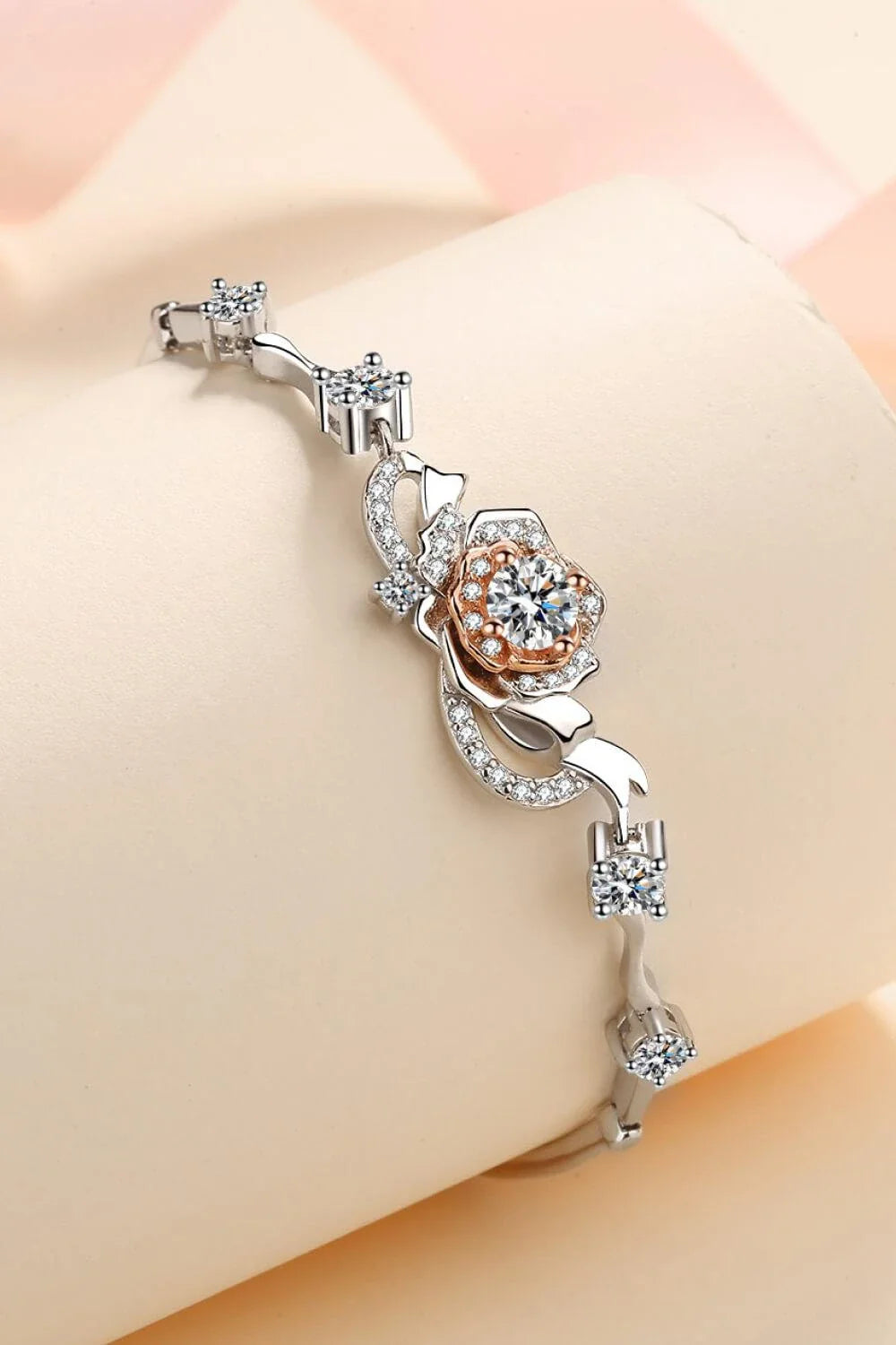 Elegant 925 Sterling Silver Bracelet with a Captivating Moissanite Centre Stone