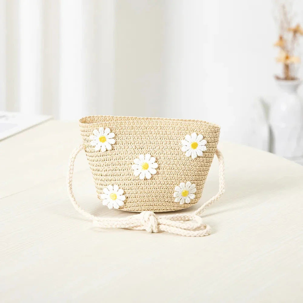 Charming kids' sun hat and handbag set with a daisy print design, offering sun protection and style for outdoor adventures.