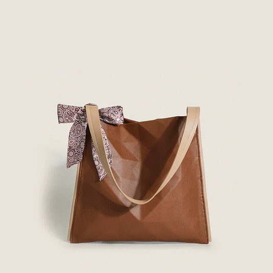 Large-capacity tote bag with geometric rhombus pattern in khaki or coffee colours