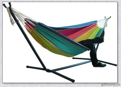 A generously-sized canvas camping hammock that can support up to 200 kg, ideal for outdoor relaxation and adventure
