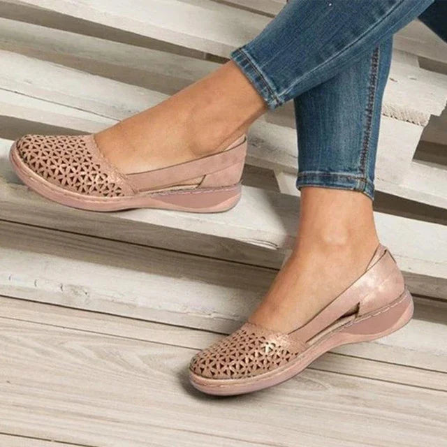 Fashionable hollow-out Baotou sandals for women in various colours and sizes