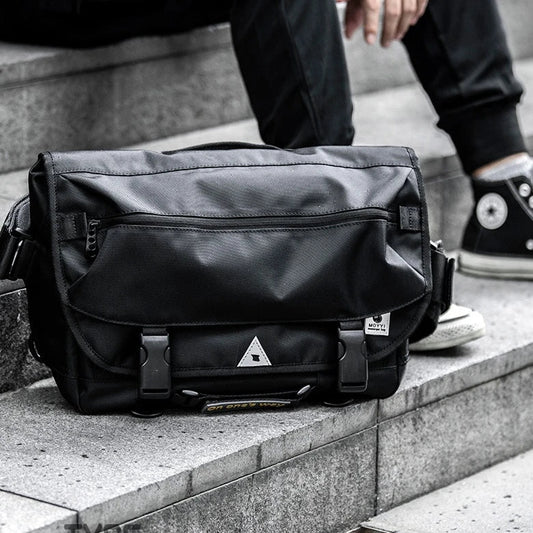 Premium casual messenger bag made with Oxford spinning material, featuring a structured yet soft exterior, ample storage space, and a water-resistant design for the modern British gentleman.