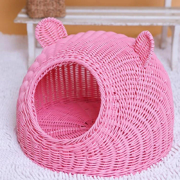 Cosy round woven pet bed with plush cushioning for small to medium-sized pets