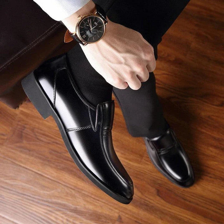 Premium cowhide leather shoes with breathable design and classic British style, perfect for discerning dads