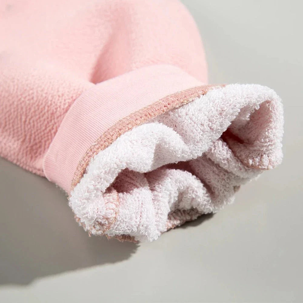 Premium exfoliating body scrub mitt made of viscose fibre for soft, smooth skin