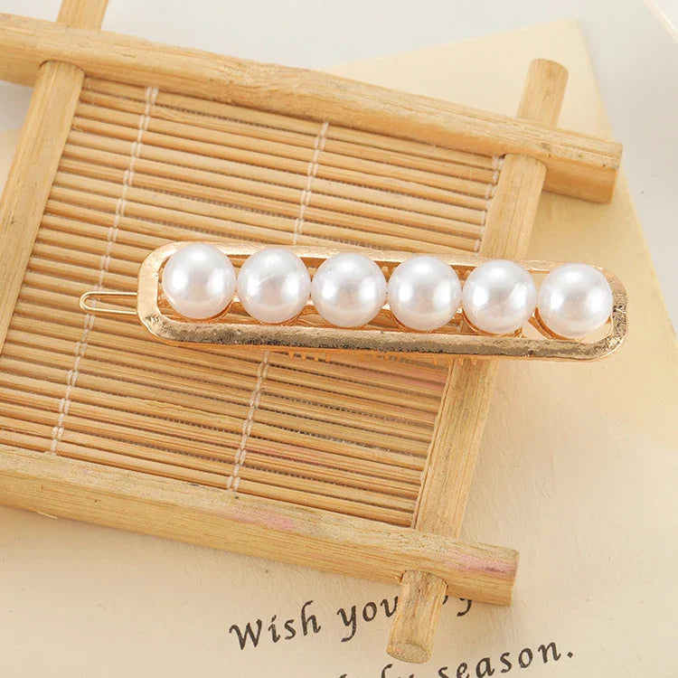 Elegant silver-toned hair clip with a beautiful pearl flower design, a timeless British-inspired accessory
