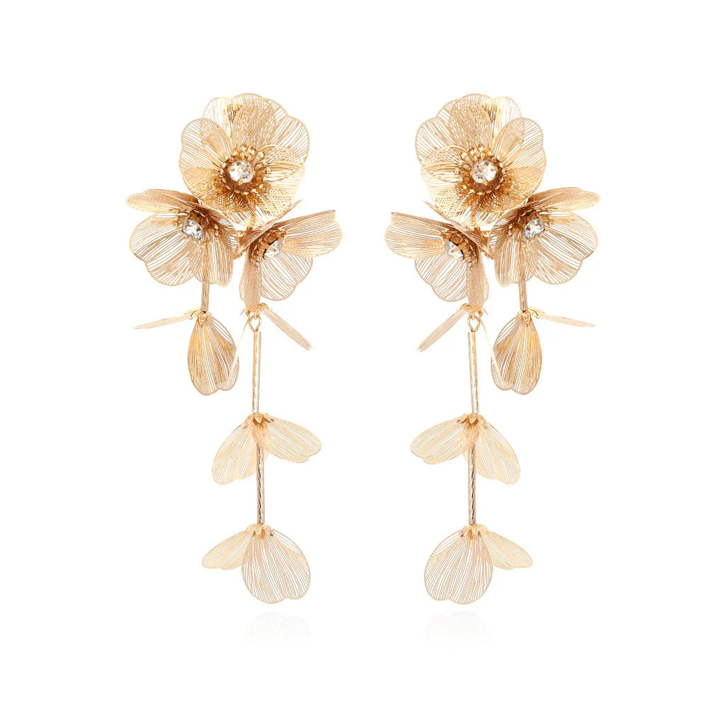Elegant metal flower tassel earrings and necklace set in gold colour