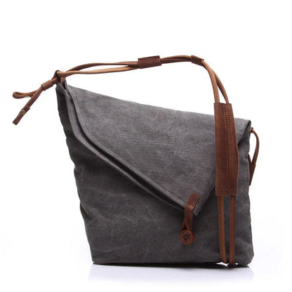 Premium Crazy Horse leather shoulder bag in a variety of colours, featuring a vintage-inspired design and intelligent interior organisation.