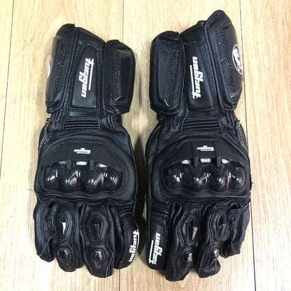 Premium motorcycle gloves made of leather and reinforced with carbon fibre for enhanced protection and breathability