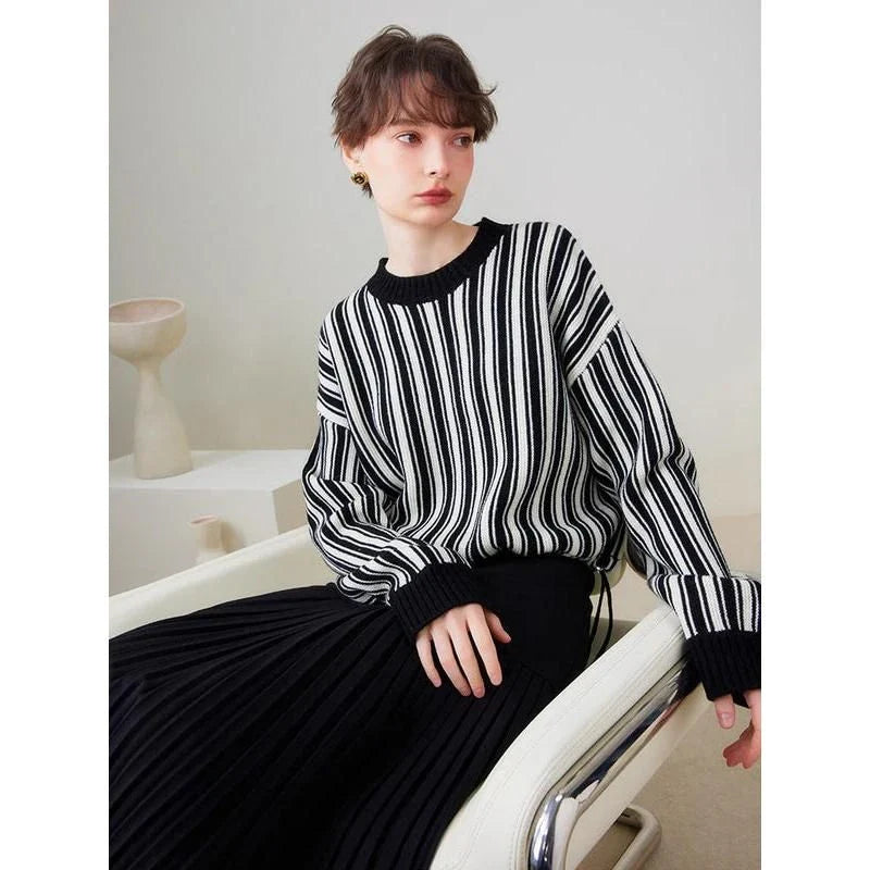 A chic striped wool-blend jumper in black, featuring an elegant O-neck design and a relaxed, flattering fit