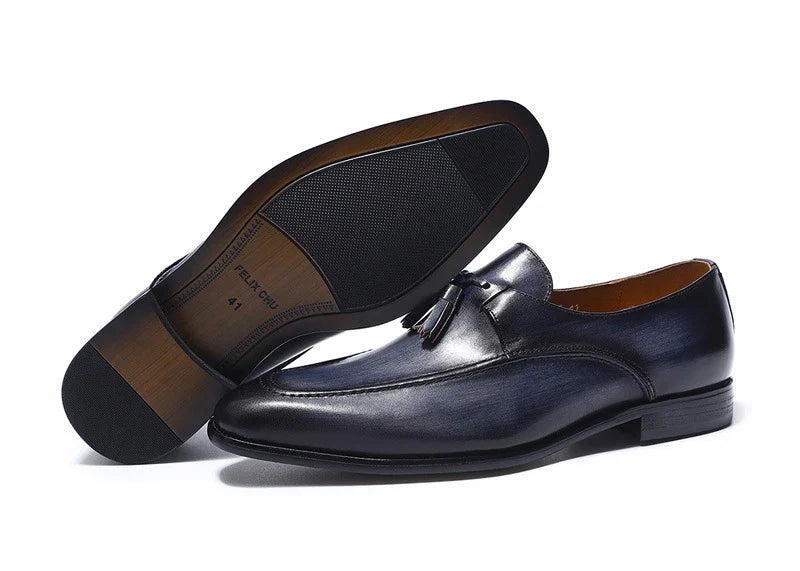 Stylish and comfortable leather loafers for men, featuring a sleek design, premium cowhide, and rubber soles for exceptional grip and shock absorption.