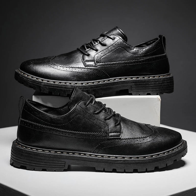Sophisticated British-style leather casual shoes for men, featuring a sleek silhouette and premium construction.