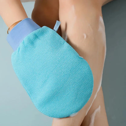 Premium exfoliating body scrub mitt made of viscose fibre for soft, smooth skin
