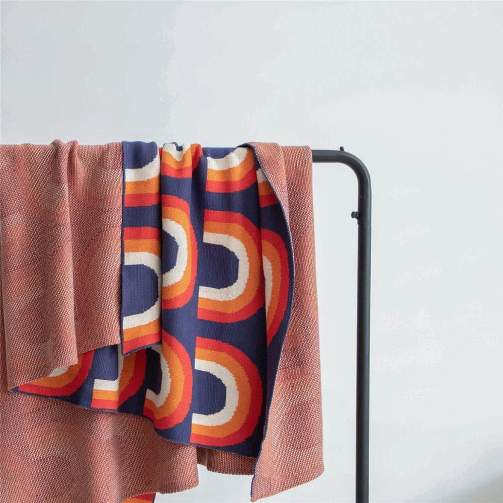 Cosy and vibrant 100% cotton knit throw blanket with a colourful rainbow pattern