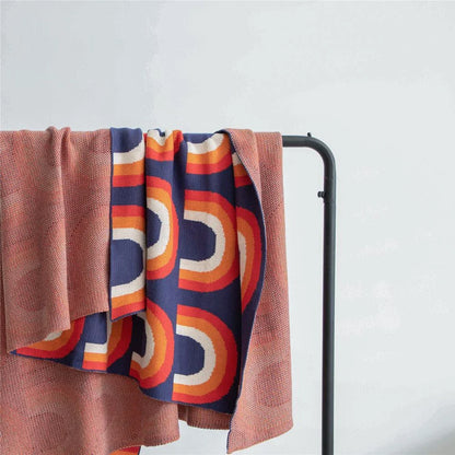 Cosy and vibrant 100% cotton knit throw blanket with a colourful rainbow pattern