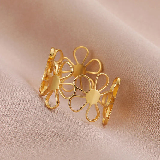 Elegant daisy pattern stainless steel adjustable ring with a timeless British-inspired design