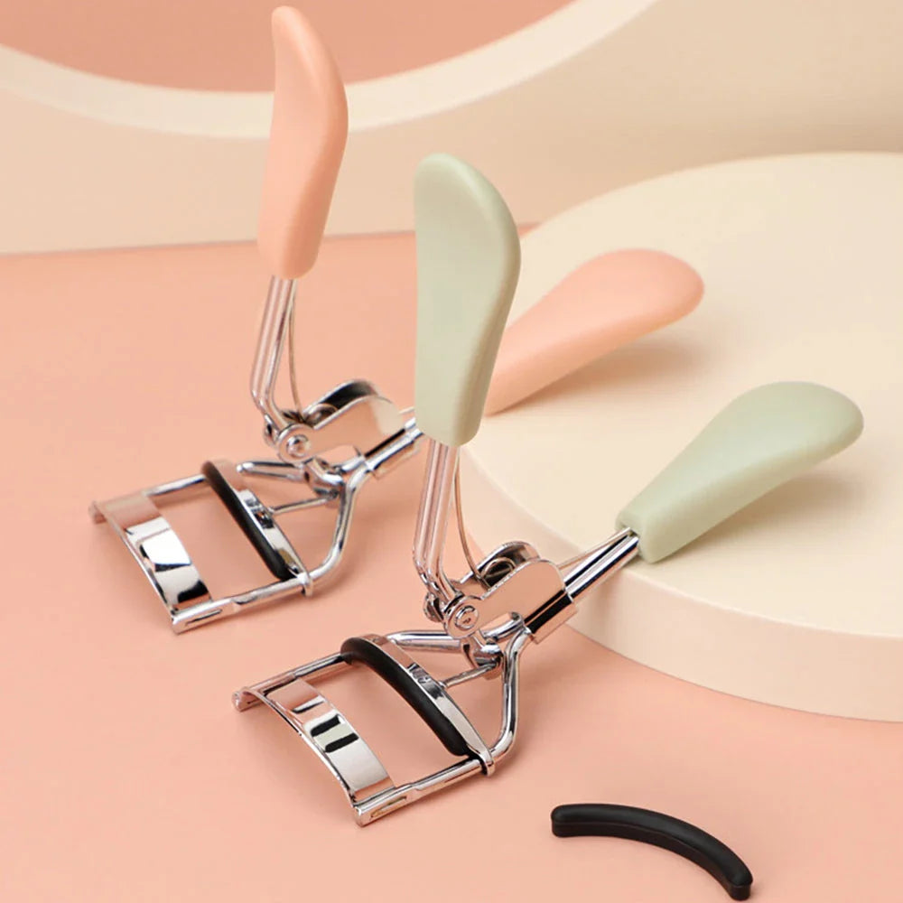 Heatless Manual Eyelash Curler with Silicone Pad and Curved Design for Flawless Lash Curling