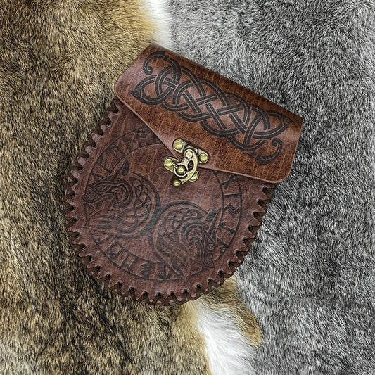 Renaissance-inspired PU leather waist purse with double-dragon and double-wolf design, a stylish accessory for cosplay and photography.