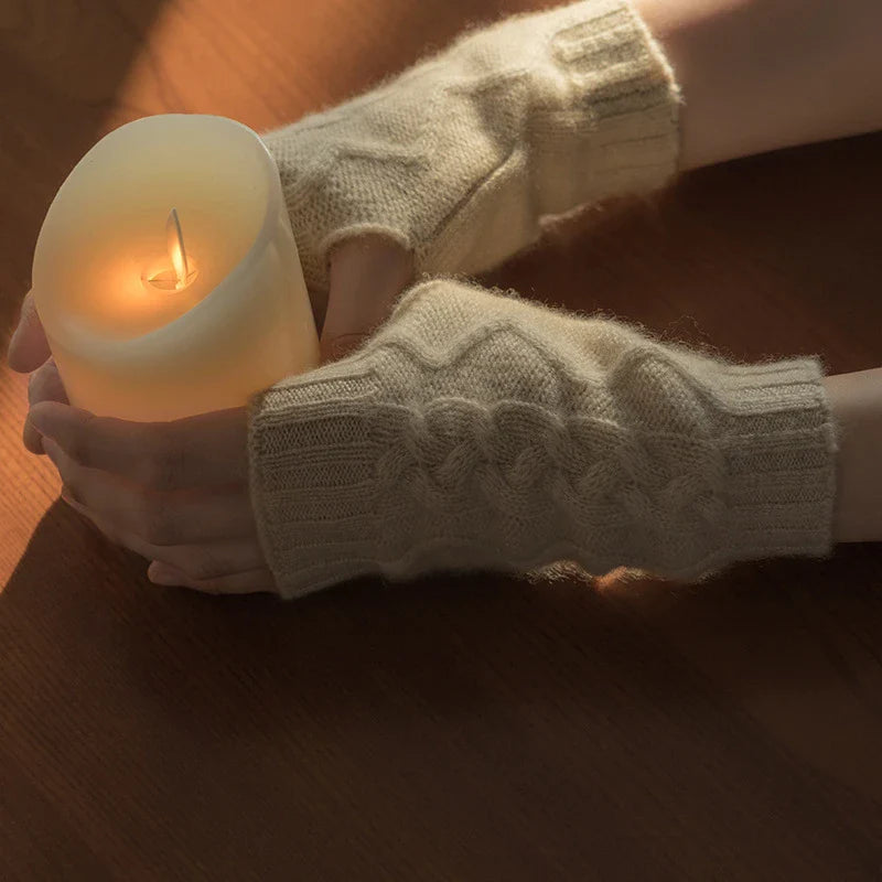 Luxurious cashmere gloves in beige and camel colours, showcasing a unique twist design for a stylish, streamlined silhouette