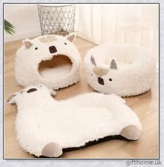 Premium alpaca fleece pet bed in a cosy, plush design for cats and dogs