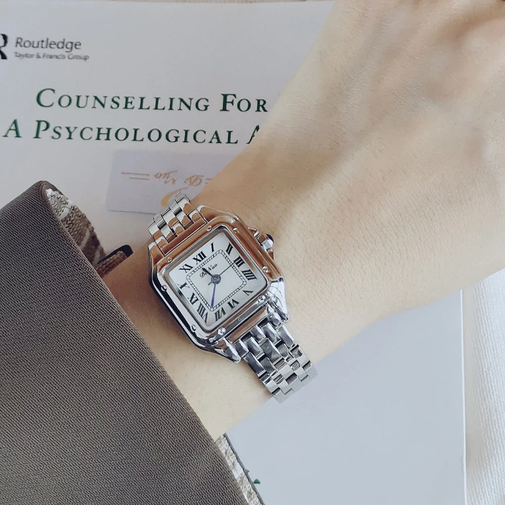 Elegant square quartz watch with a fine steel band, featuring a minimalist design and precise timekeeping.