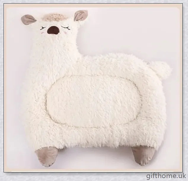 Premium alpaca fleece pet bed in a cosy, plush design for cats and dogs