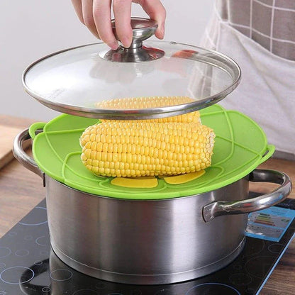 Premium spill-proof pot lids made of food-grade silica gel to prevent boil-over messes in the kitchen