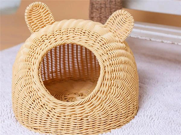 Cosy round woven pet bed with plush cushioning for small to medium-sized pets