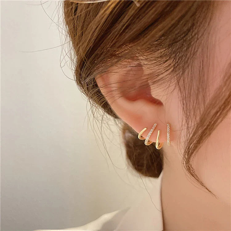 Exquisite zircon four-claw stud earrings in a gleaming gold colour, showcasing a timeless and elegant design