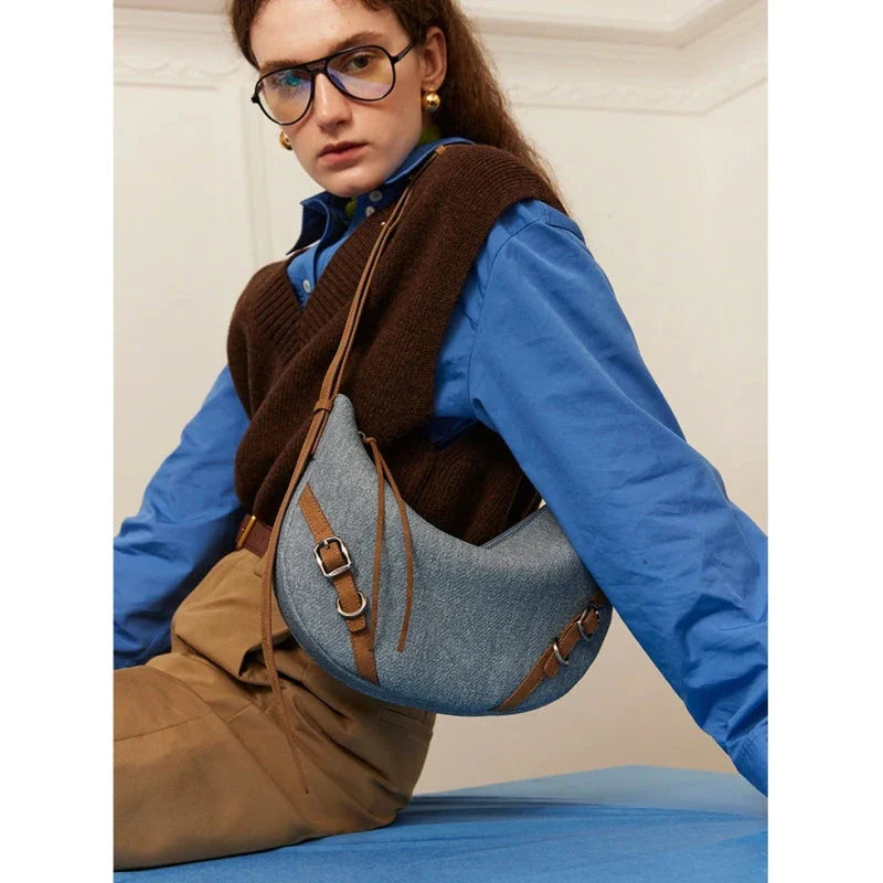 Elegant and versatile shoulder and crossbody bag in black, featuring a chic design, spacious compartments, and premium leather construction.