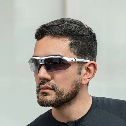 Polarized sports cycling sunglasses with interchangeable lenses in various colours