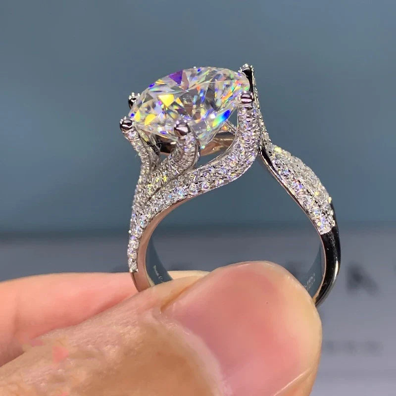Premium sterling silver women's ring with a sparkling simulated moissanite diamond centre stone