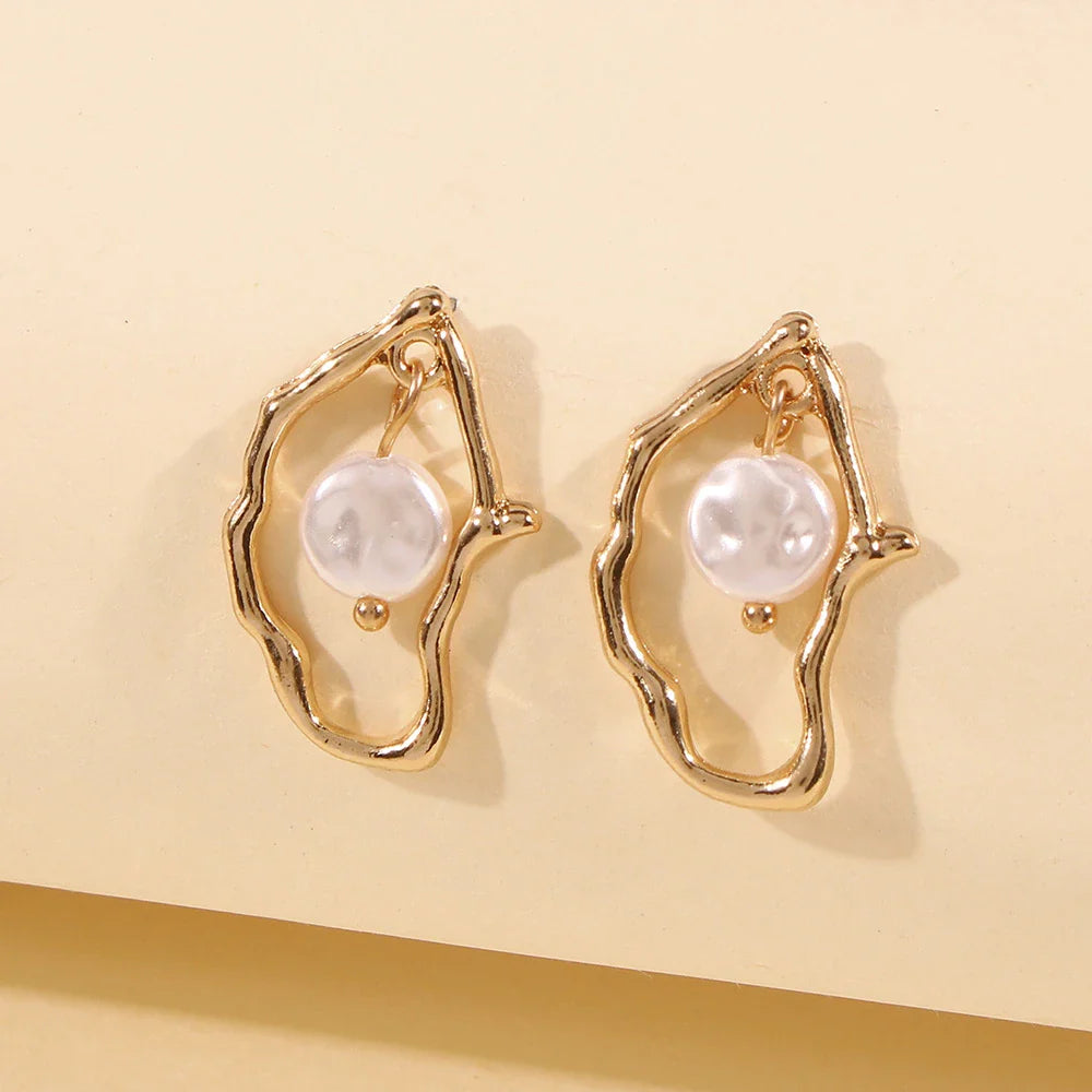 Irregular pearl earrings in a gold colour, featuring a unique and stylish design for versatile wear