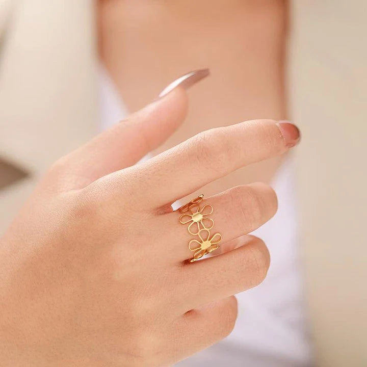 Elegant daisy pattern stainless steel adjustable ring with a timeless British-inspired design