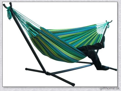 A generously-sized canvas camping hammock that can support up to 200 kg, ideal for outdoor relaxation and adventure