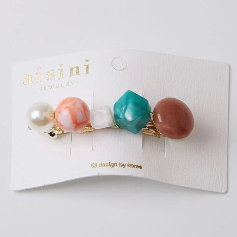 Elegant pearl hair clip with a sophisticated design, made of premium alloy materials for long-lasting durability and a secure fit.