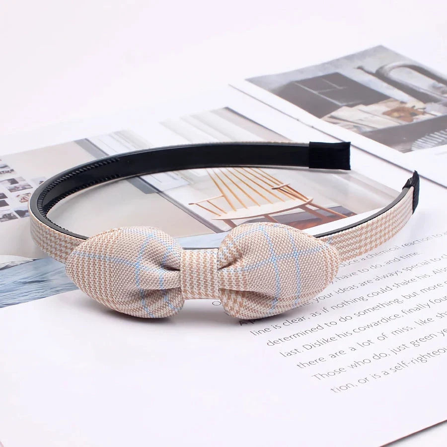 Charming bow headband for girls, a stylish hair accessory made from high-quality canvas and rubber for a comfortable, secure fit