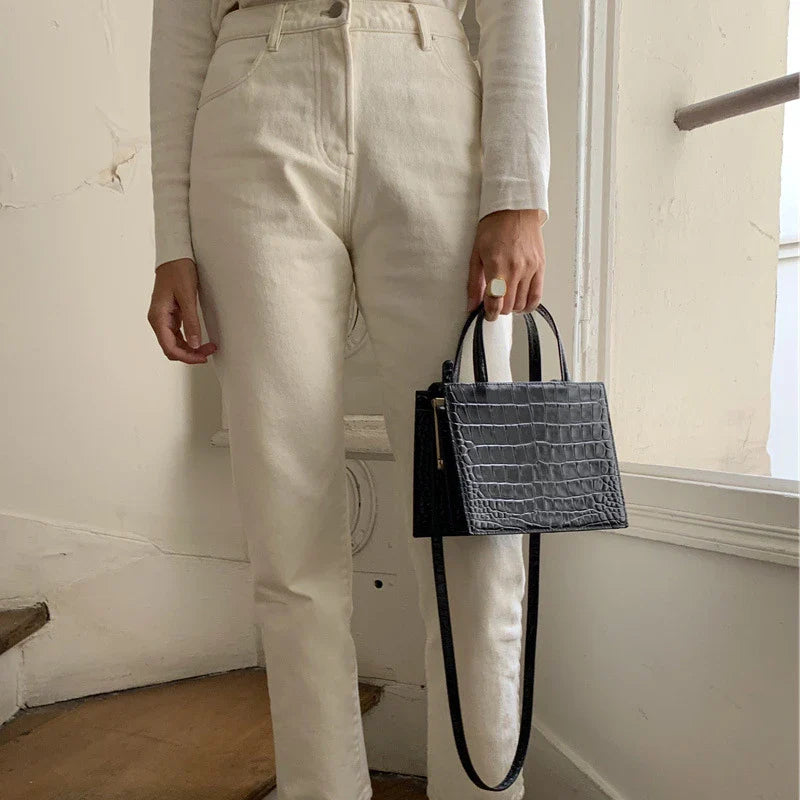 Retro one-shoulder messenger bag for women, made with premium PU materials and featuring a classic vintage-inspired design.