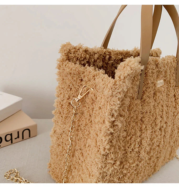 A premium hand-woven tote bag in a stylish design, featuring a magnetic closure and an adjustable shoulder strap for versatile use.