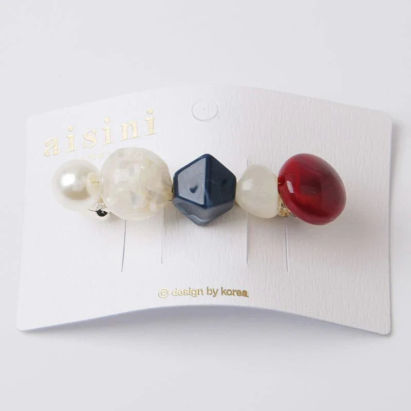 Elegant pearl hair clip with a sophisticated design, made of premium alloy materials for long-lasting durability and a secure fit.
